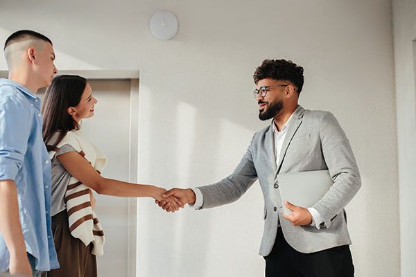 letting-agent-with-tenants letting-agent-with-tenants